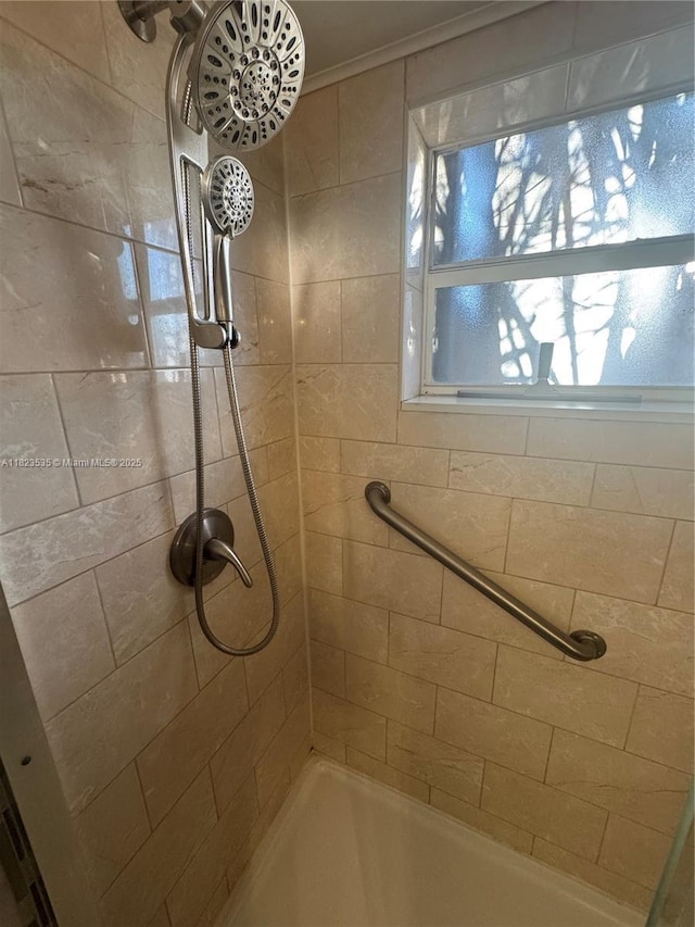 6515 W 27th Ct Unit 49-13, Hialeah, FL 33016 - full bath featuring a tile shower and ornamental molding