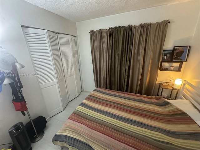 6515 W 27th Ct Unit 49-13, Hialeah, FL 33016 - bedroom featuring a closet and a textured ceiling