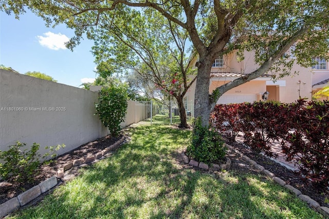 3869 NW 92nd Ave, Sunrise, FL 33351 - view of yard