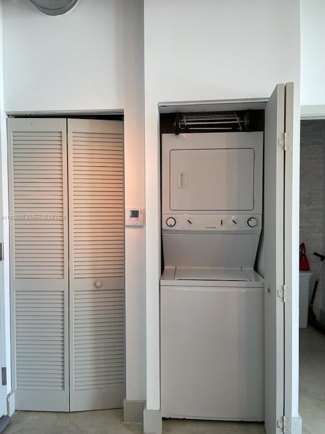 2001 Biscayne Blvd Unit 3608, Miami, FL 33137 - laundry room with stacked washer / dryer