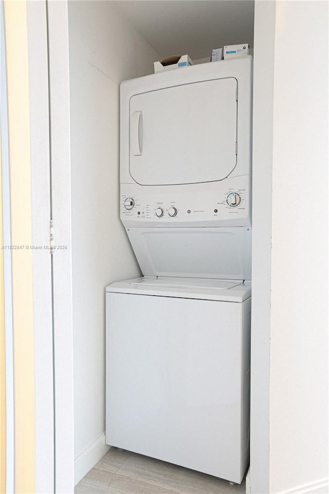 45 SW 9th St Unit 3403, Miami, FL 33130 - laundry room with estacked washer and dryer