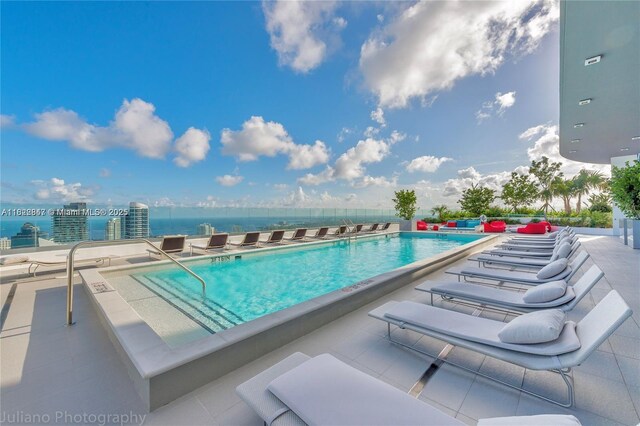 45 SW 9th St Unit 3403, Miami, FL 33130 - view of community pool