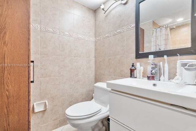 3032 Coral Ridge Dr Unit 217C, Coral Springs, FL 33065 - bathroom with tile walls, vanity, and a shower with curtain