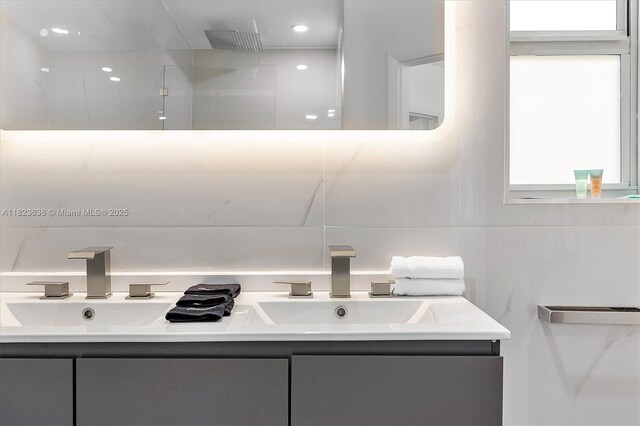 10361 SW 119th St, Miami, FL 33176 - full bath featuring double vanity and walk in shower