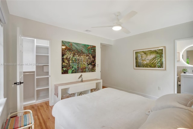 842 NW 9th Ct, Miami, FL 33136 - bedroom featuring light wood-type flooring, a ceiling fan, and a closet