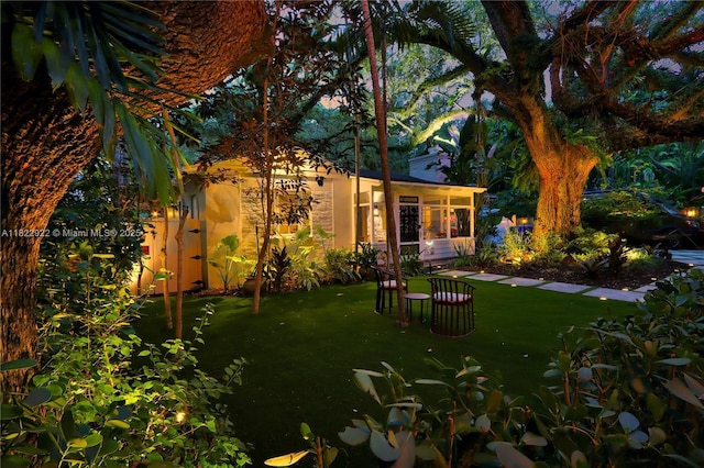 842 NW 9th Ct, Miami, FL 33136 - view of green lawn