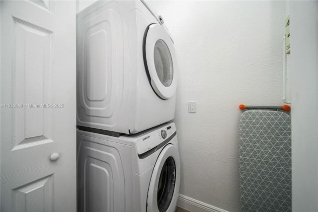 1250 NE 110th St, Miami, FL 33161 - laundry room with estacked washer and dryer and baseboards