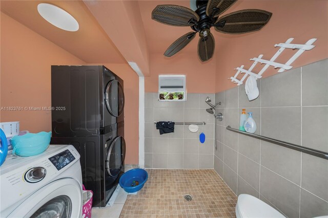 359 E 19th St, Hialeah, FL 33010 - bathroom featuring a tile shower, stacked washer / drying machine, and ceiling fan