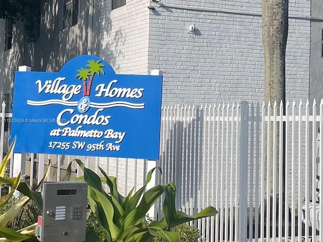 17255 SW 95th Ave Unit 153, Palmetto Bay, FL 33157 - exterior view of brick siding