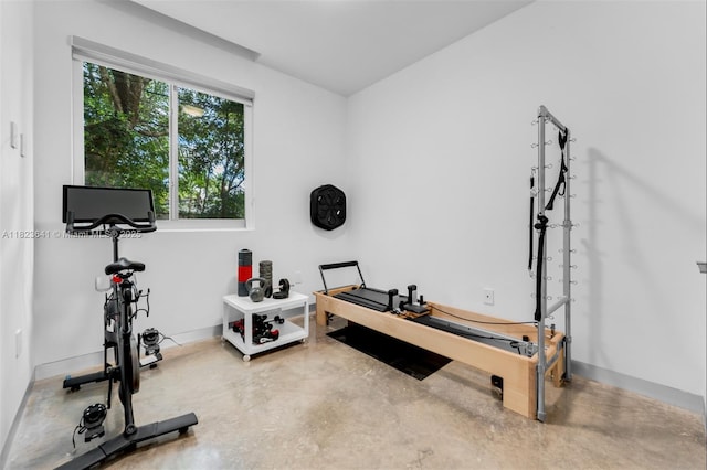 10620 SW 74th Ave, Pinecrest, FL 33156 - workout area with baseboards