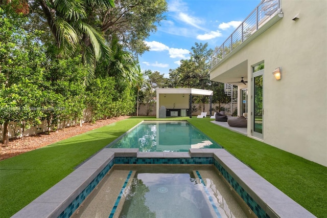 10620 SW 74th Ave, Pinecrest, FL 33156 - view of swimming pool with a ceiling fan, a fenced backyard, and a pool with connected hot tub