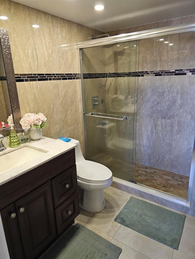 2423 NE 10th St Unit 154, Hallandale Beach, FL 33009 - full bath featuring vanity, a stall shower, and tile walls