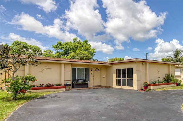 6530 NW 29th St, Sunrise, FL 33313 - view of front facade featuring stucco siding and asphalt driveway