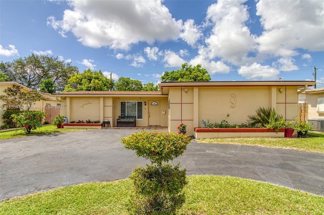 6530 NW 29th St, Sunrise, FL 33313 - view of front of home featuring stucco siding and driveway