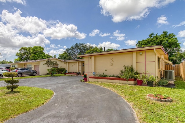 6530 NW 29th St, Sunrise, FL 33313 - view of front facade featuring stucco siding and asphalt driveway