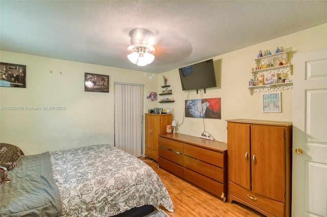 6530 NW 29th St, Sunrise, FL 33313 - bedroom featuring light wood-type flooring and a textured ceiling
