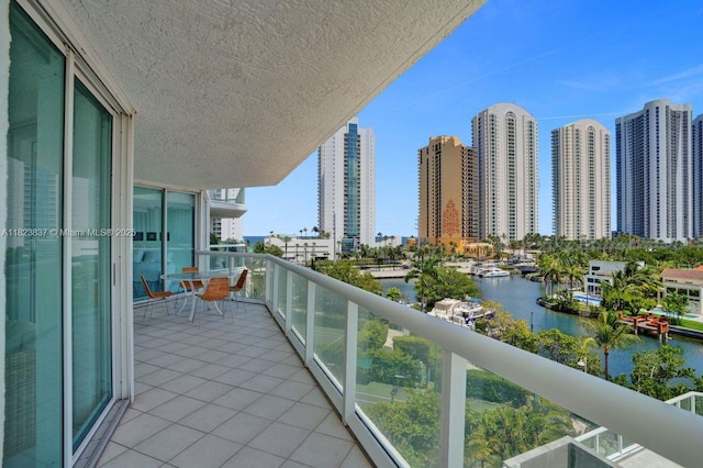 16400 Collins Ave Unit 544, Sunny Isles Beach, FL 33160 - balcony featuring a water view and a view of skyline
