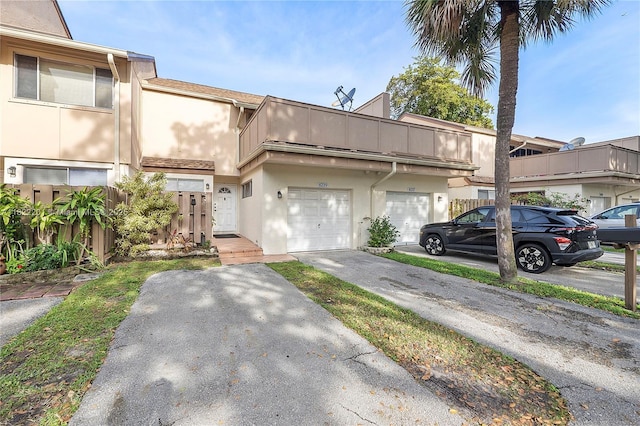 8239 NW 8th St Unit 3, Plantation, FL 33324 - view of property with stucco siding and driveway