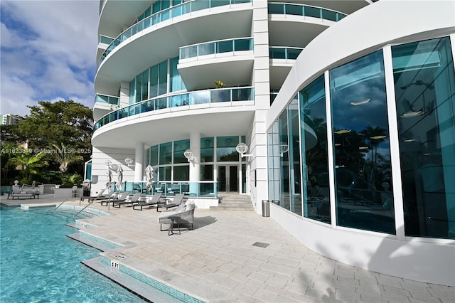 2127 Brickell Ave Unit 1005, Miami, FL 33129 - back of property with a patio area and a community pool