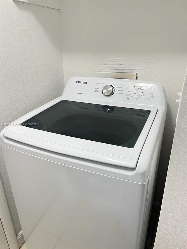 4017 NW 87th Ave Unit 4017, Sunrise, FL 33351 - laundry area featuring washer / clothes dryer