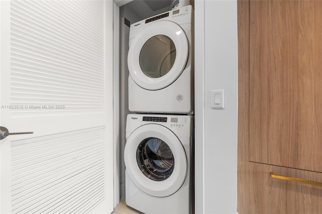 159 NE 6th St Unit 3104, Miami, FL 33132 - laundry area featuring stacked washer / dryer