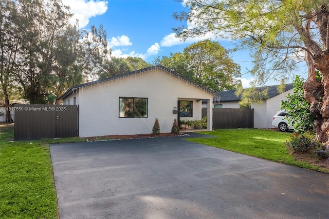 309 SE 3rd Ave, Hallandale Beach, FL 33009 - view of front of home featuring stucco siding