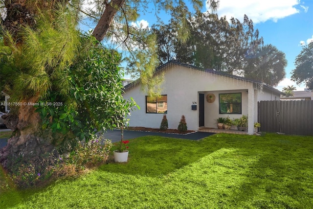 309 SE 3rd Ave, Hallandale Beach, FL 33009 - view of front of home featuring stucco siding