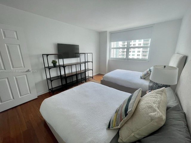 1155 Brickell Bay Dr, Miami, FL 33131 - bedroom with wood finished floors
