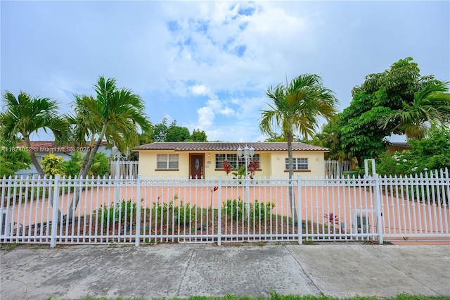 30 E 52nd Pl, Hialeah, FL 33013 - view of front of property with stucco siding and a fenced front yard