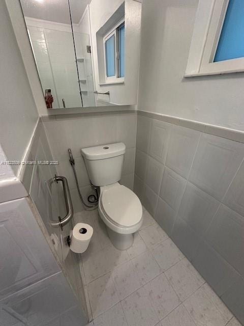 641 SW 99th Pl, Miami, FL 33174 - full bath featuring toilet and a tile shower
