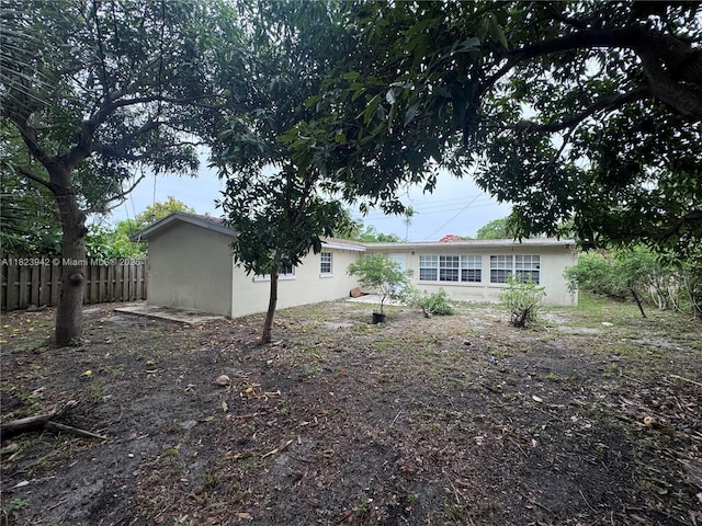 423 SW 10th Ave, Boynton Beach, FL 33435 - back of property featuring stucco siding