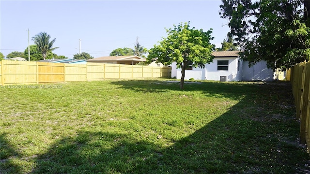 813SW 3rd Ct, Delray Beach, FL 33444 - view of fenced backyard
