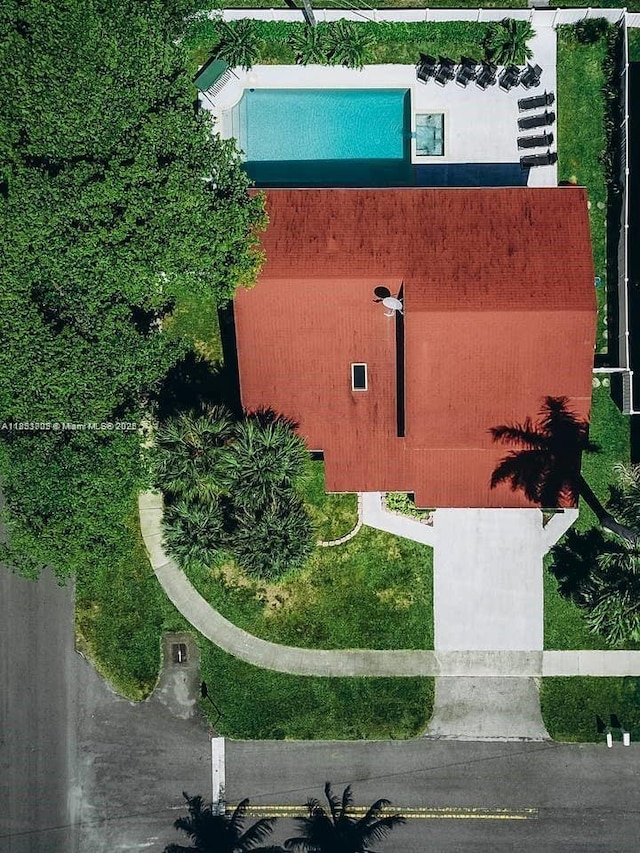 203 SE 8th St, Dania Beach, FL 33004 - view of subject property with a pool