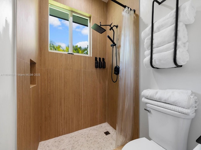 18100 SW 175th St, Miami, FL 33187 - full bathroom featuring a shower with curtain and toilet