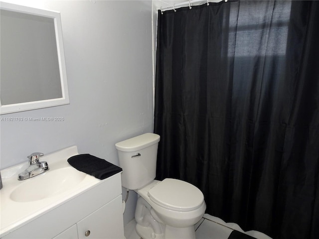 6680 SW 41st Pl Unit 32, Davie, FL 33314 - full bath with vanity and a shower with curtain