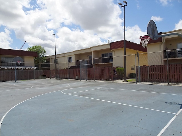 6680 SW 41st Pl Unit 32, Davie, FL 33314 - view of sport court with community basketball court