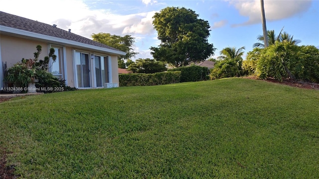 585 SE 25th Ln, Homestead, FL 33033 - view of grassy yard