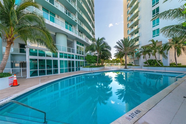 1900 N Bayshore Dr Unit 2514, Miami, FL 33132 - view of community pool