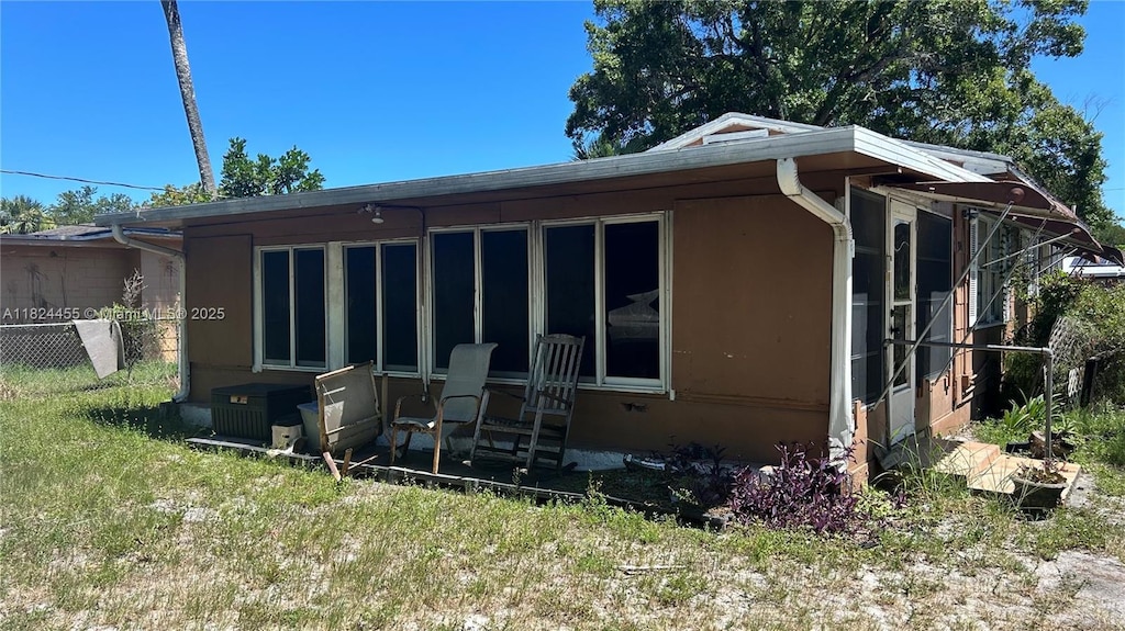 314 S 17th St, Fort Pierce, FL 34950 - back of property with a sunroom and stucco siding