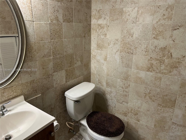 5818 Swordfish Ct Unit D, Tamarac, FL 33319 - bathroom featuring vanity and tile walls
