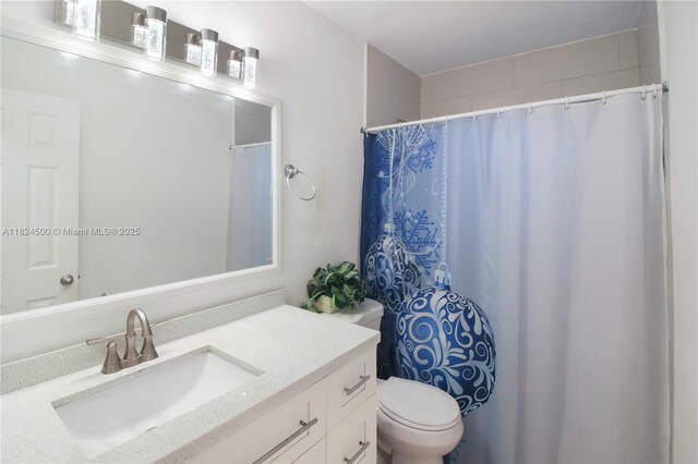 6459 Evans St, Hollywood, FL 33024 - full bath featuring vanity and curtained shower