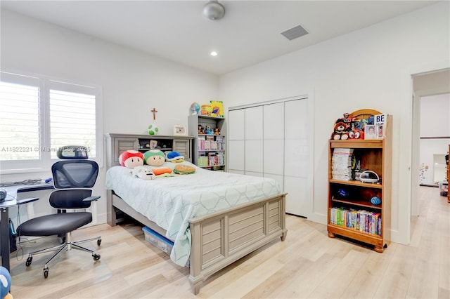 8965 NW 174th Ln, Hialeah, FL 33018 - bedroom featuring light wood-type flooring, recessed lighting, and a closet