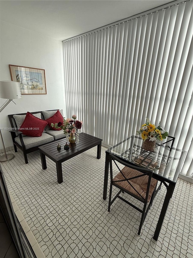 4001 Hillcrest Dr Unit 710, Hollywood, FL 33021 - view of living room