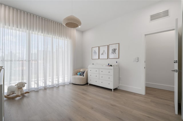 18955 Atlantic Blvd, Sunny Isles Beach, FL 33160 - bedroom featuring light wood finished floors and baseboards