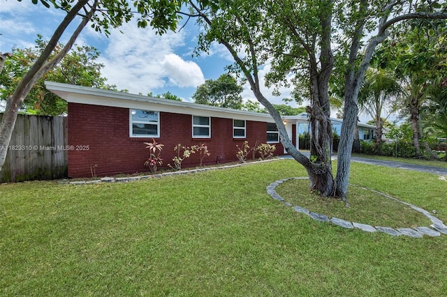 3818 Everglades Rd, Palm Beach Gardens, FL 33410 - ranch-style house featuring brick siding