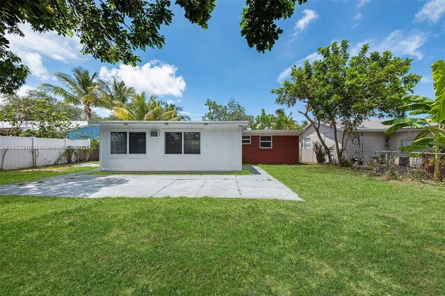 3818 Everglades Rd, Palm Beach Gardens, FL 33410 - rear view of property with a patio area