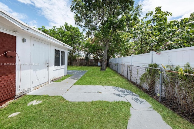 3818 Everglades Rd, Palm Beach Gardens, FL 33410 - fenced backyard with a patio