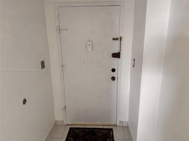 2750 NE 183rd St Unit 2103, Aventura, FL 33160 - entryway with baseboards