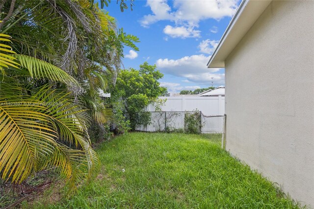 156 SW 126th Ave, Plantation, FL 33325 - view of yard