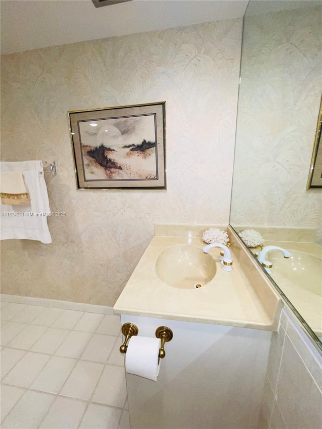 224 Pine Hov Cir Unit D-2, Green Acres, FL 33463 - bathroom with wallpapered walls and vanity